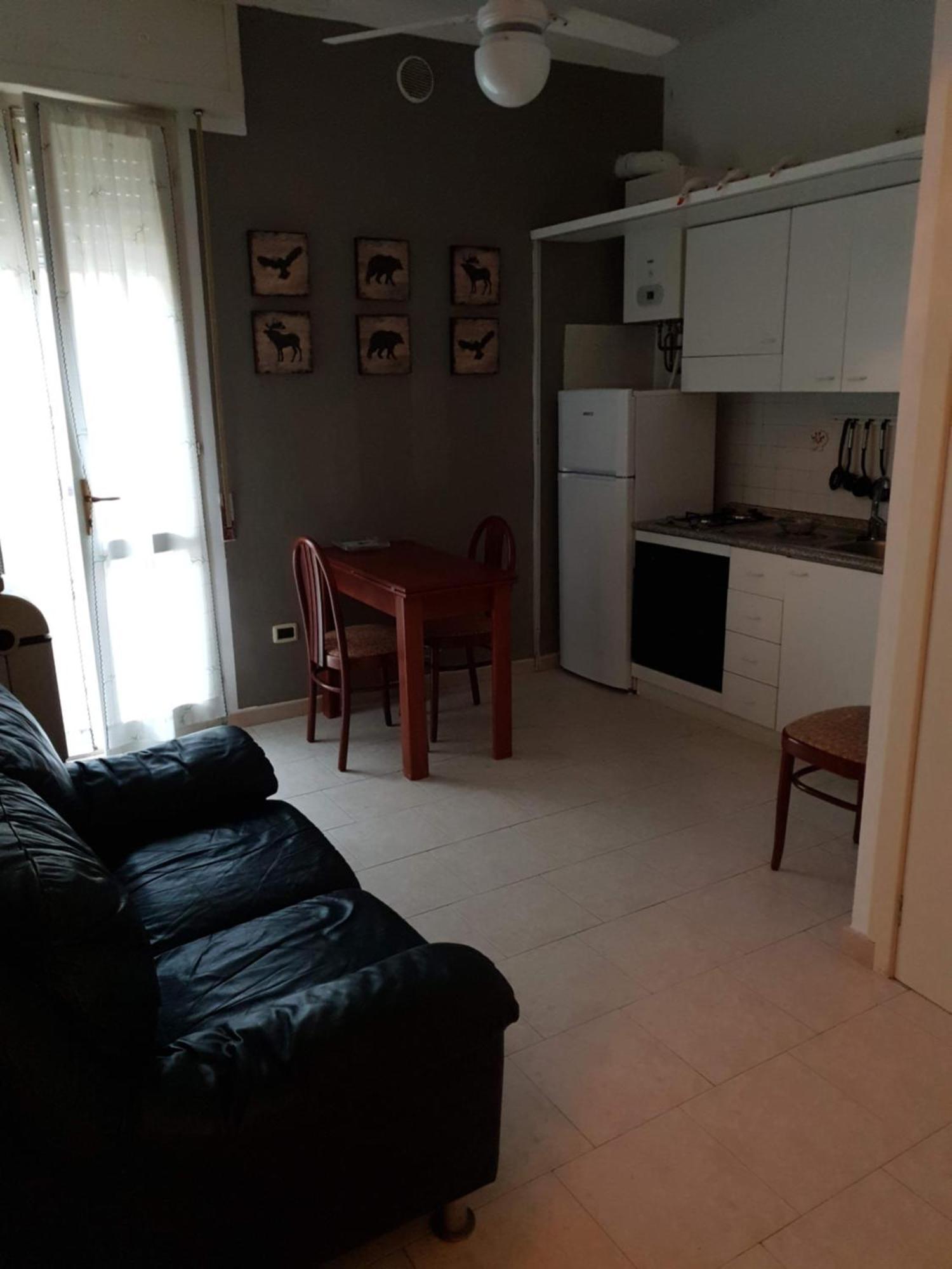 Residence Appartamenti Casa Vacanze Abbazia Pesaro Bagian luar foto